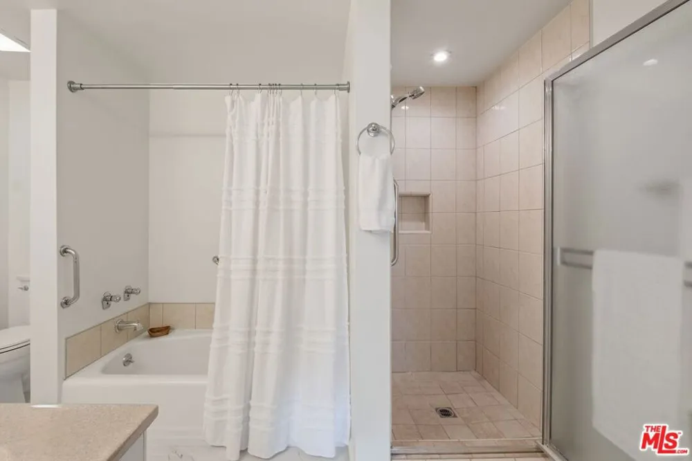 289 S Barrington Avenue #A309 Los Angeles, CA 90049