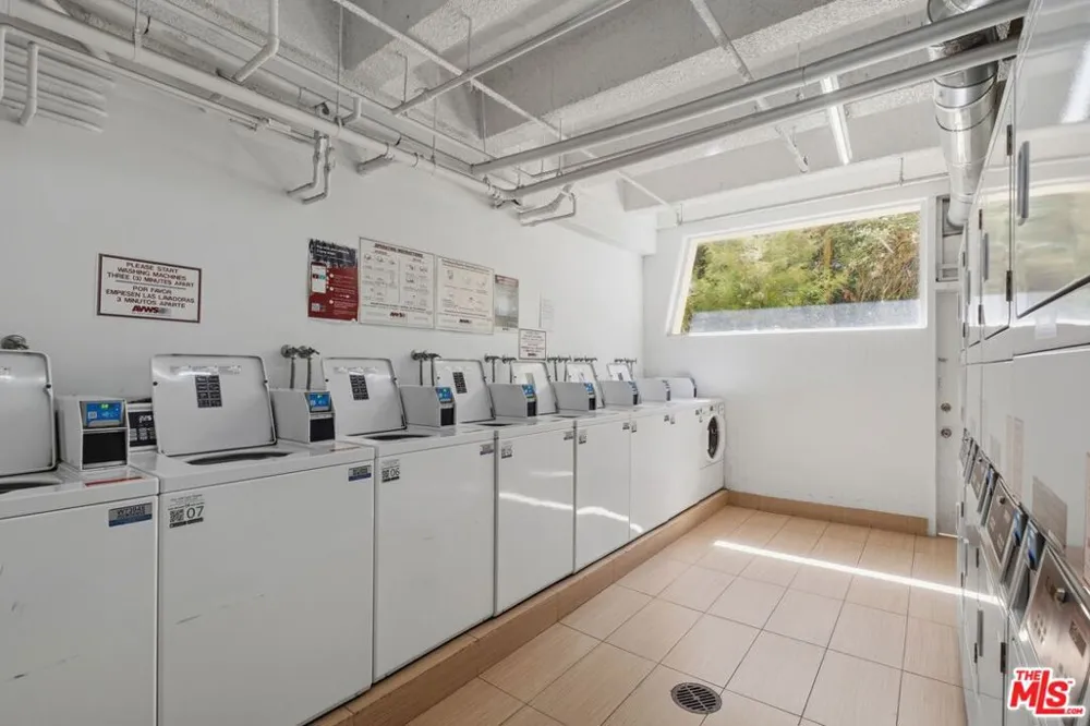 289 S Barrington Avenue #A309 Los Angeles, CA 90049