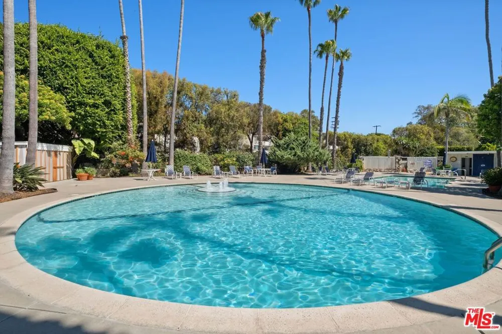 289 S Barrington Avenue #A309 Los Angeles, CA 90049