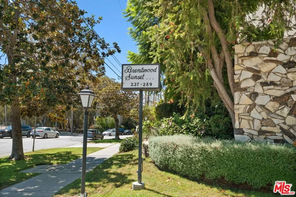 289 S Barrington Avenue #A309 Los Angeles, CA 90049