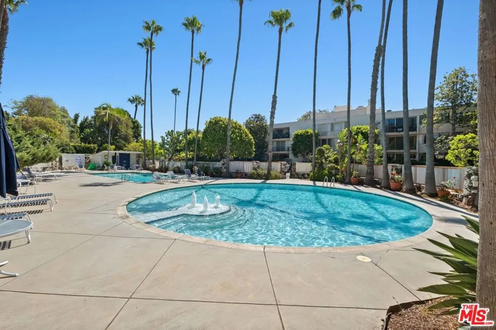 289 S Barrington Avenue #A309 Los Angeles, CA 90049