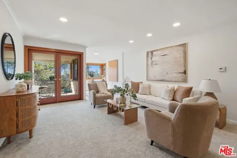 289 S Barrington Avenue #A309