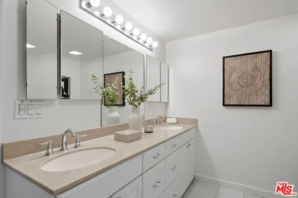 289 S Barrington Avenue #A309 Los Angeles, CA 90049