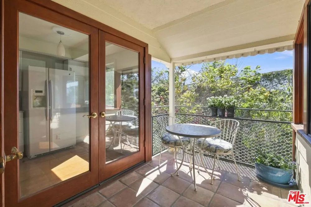 289 S Barrington Avenue #A309 Los Angeles, CA 90049