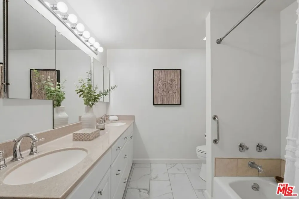 289 S Barrington Avenue #A309 Los Angeles, CA 90049