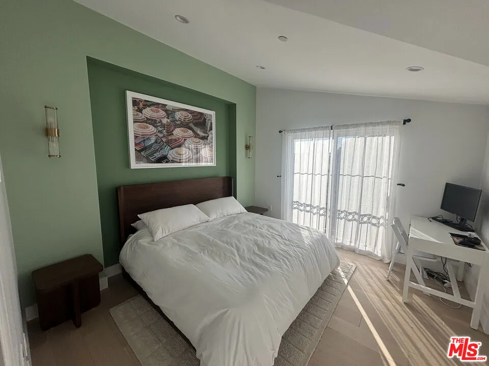 1025 Euclid Street #101 Santa Monica, CA 90403