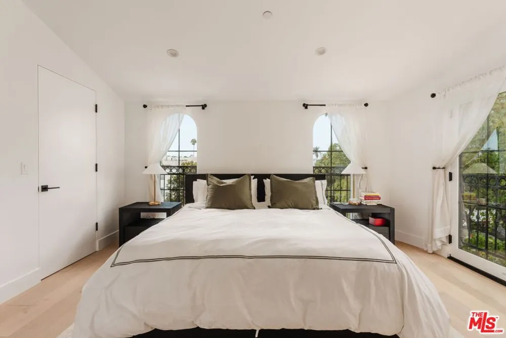 1025 Euclid Street #101 Santa Monica, CA 90403