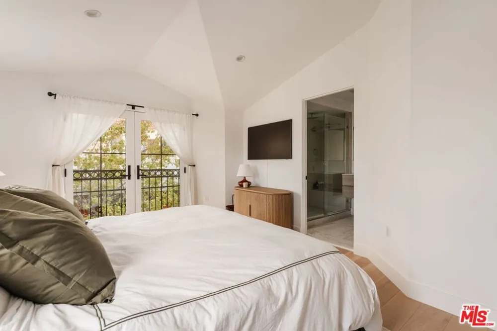 1025 Euclid Street #101 Santa Monica, CA 90403