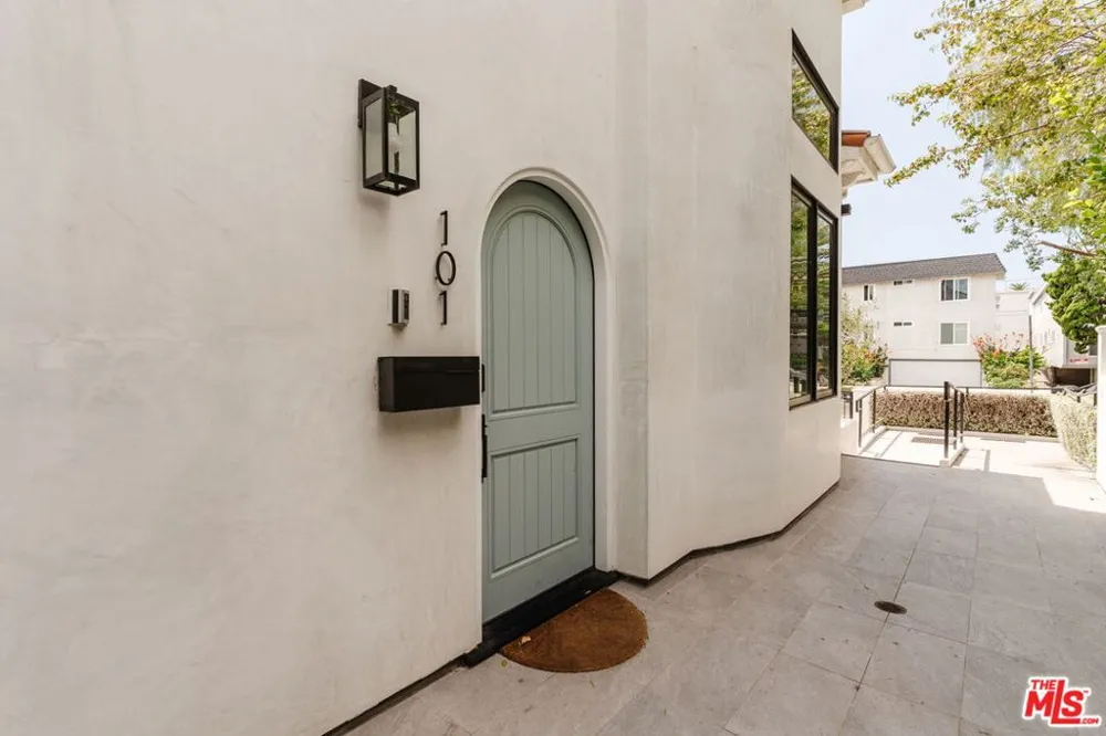 1025 Euclid Street #101 Santa Monica, CA 90403