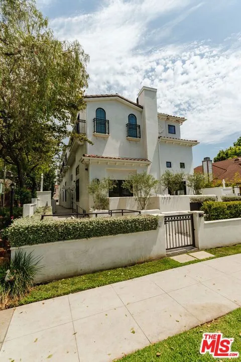 1025 Euclid Street #101 Santa Monica, CA 90403