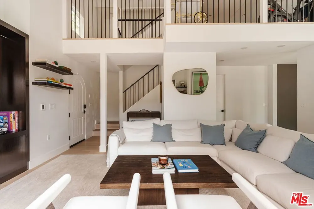 1025 Euclid Street #101 Santa Monica, CA 90403