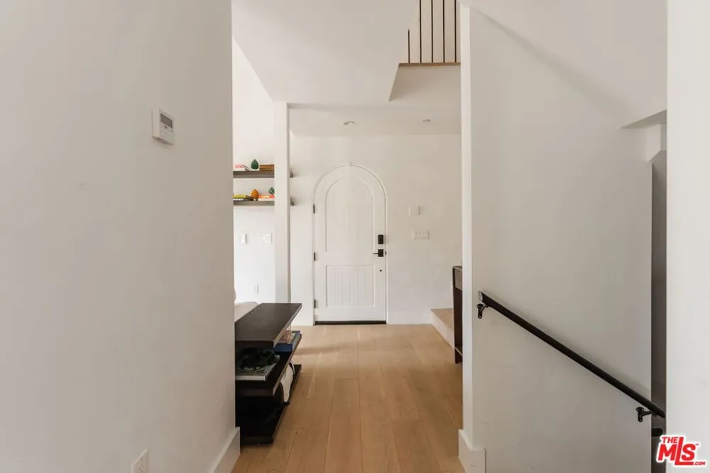 1025 Euclid Street #101 Santa Monica, CA 90403
