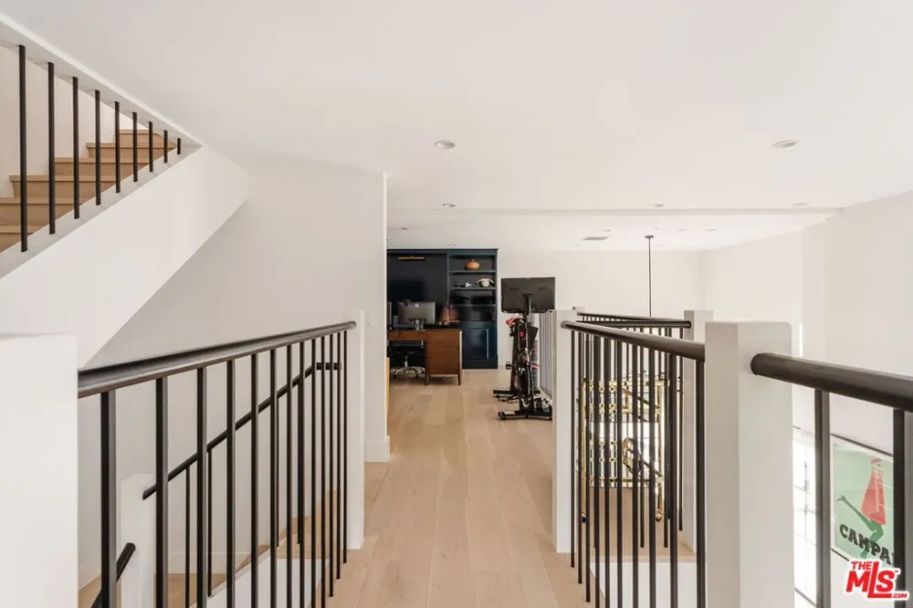 1025 Euclid Street #101 Santa Monica, CA 90403