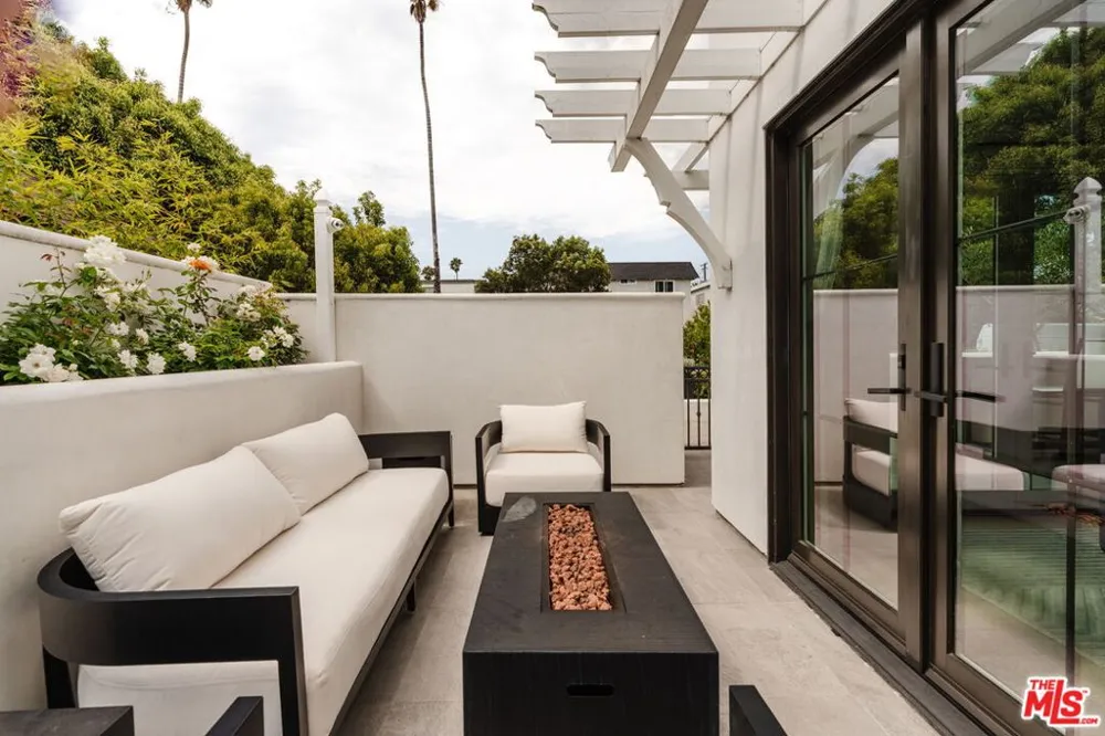 1025 Euclid Street #101 Santa Monica, CA 90403