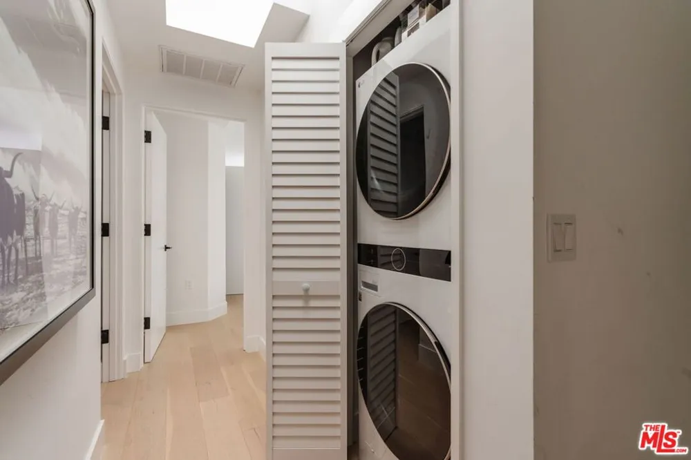 1025 Euclid Street #101 Santa Monica, CA 90403