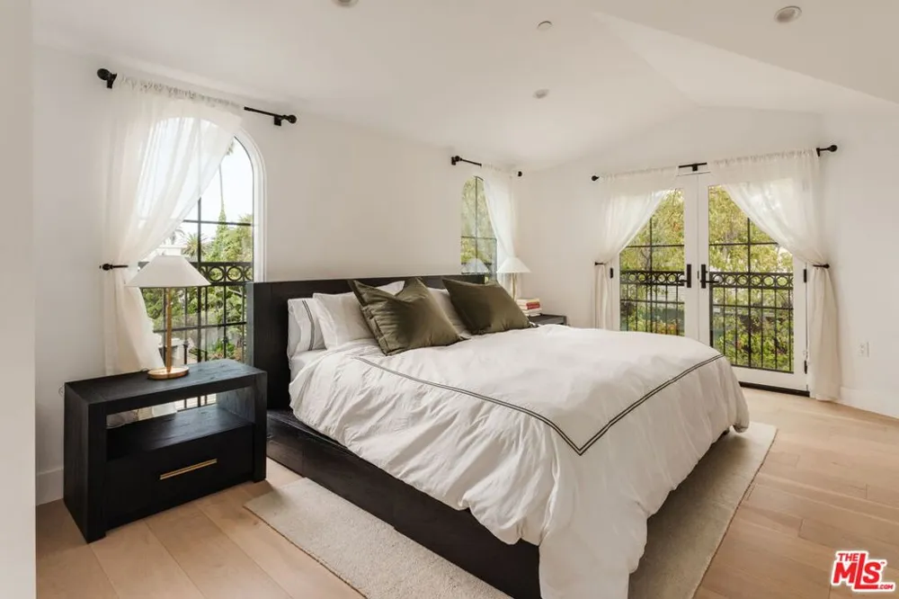1025 Euclid Street #101 Santa Monica, CA 90403