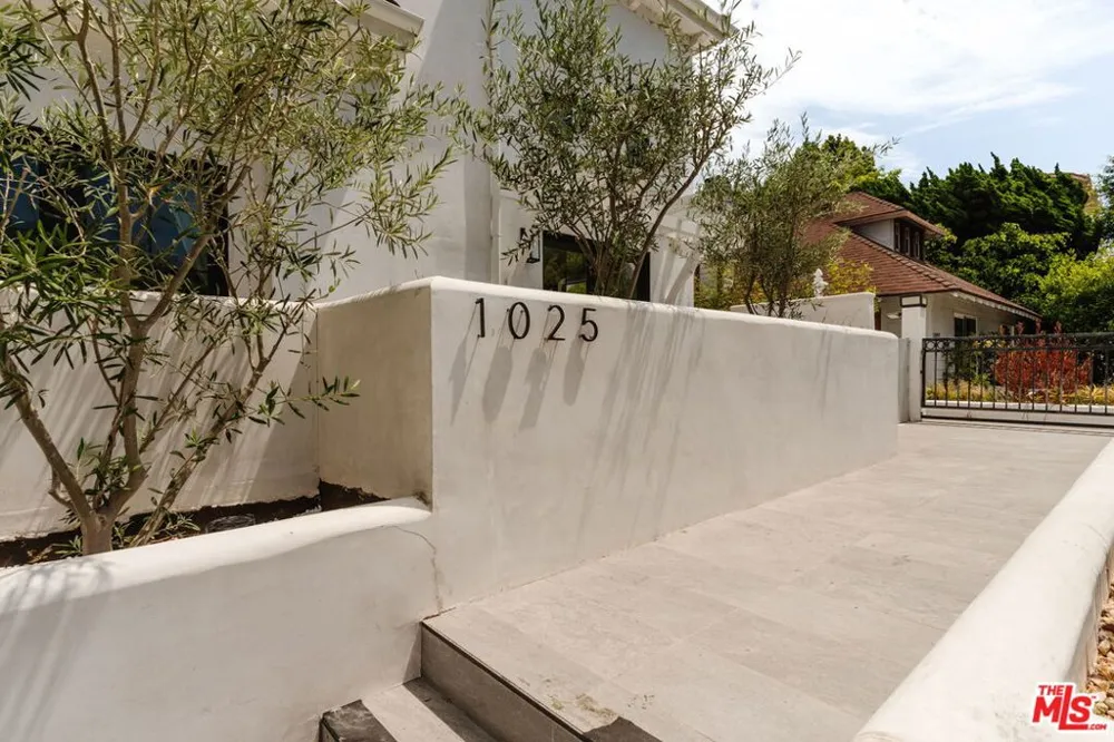 1025 Euclid Street #101 Santa Monica, CA 90403