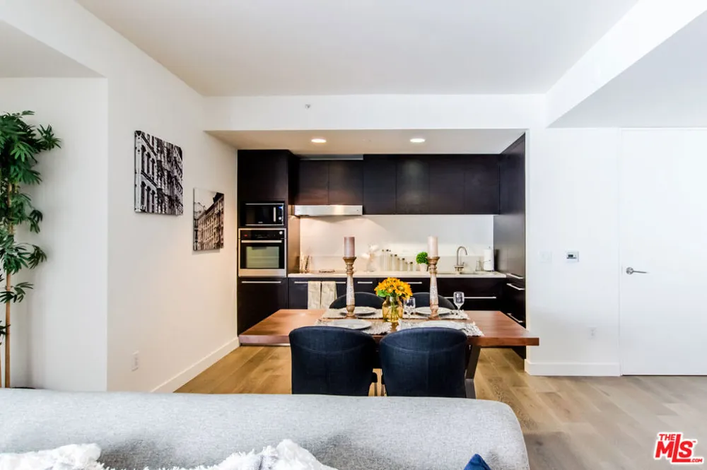 6250 Hollywood Boulevard #4L Los Angeles, CA 90028