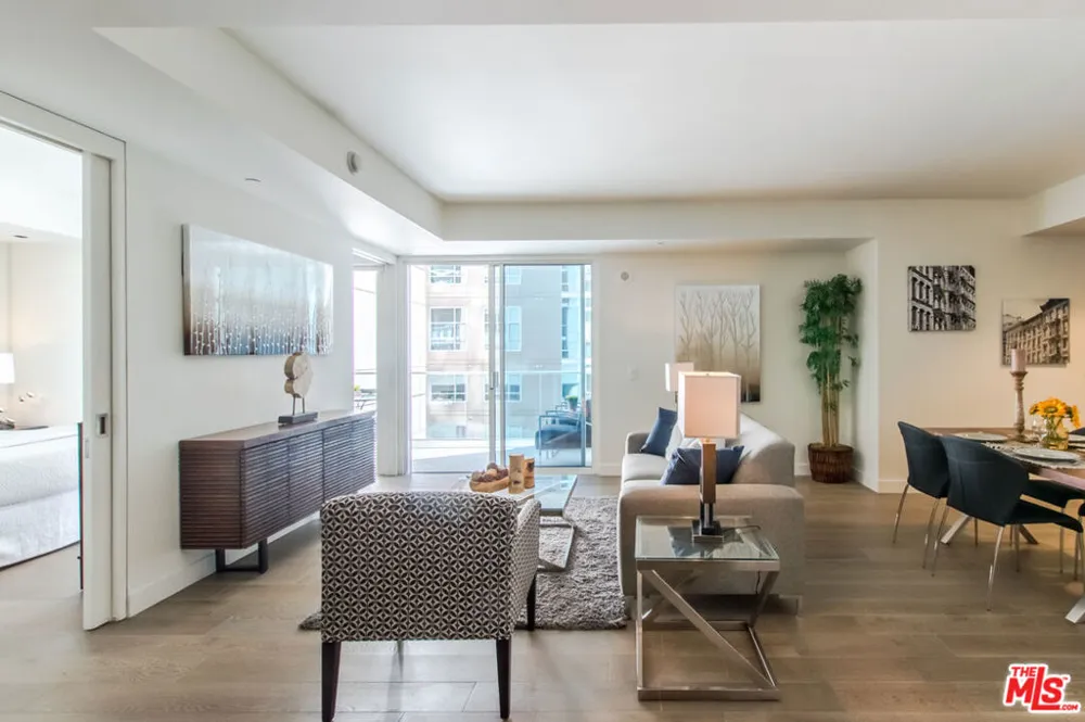 6250 Hollywood Boulevard #4L Los Angeles, CA 90028