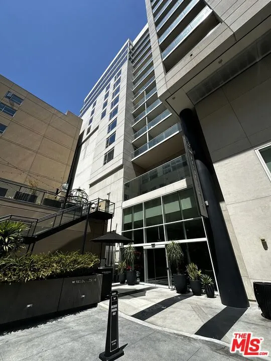 6250 Hollywood Boulevard #4L Los Angeles, CA 90028