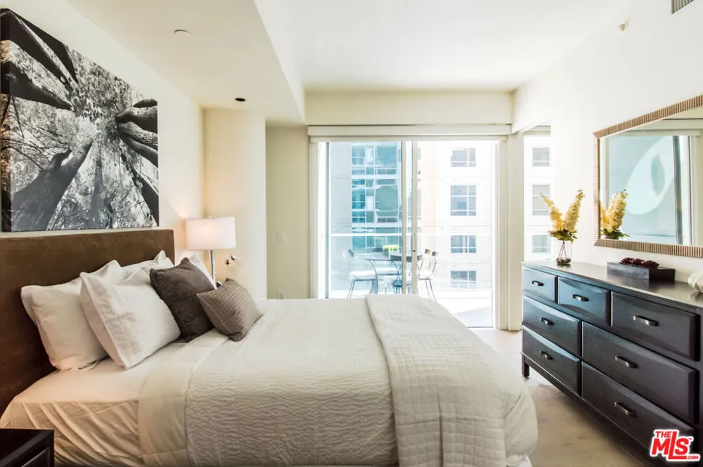 6250 Hollywood Boulevard #4L Los Angeles, CA 90028