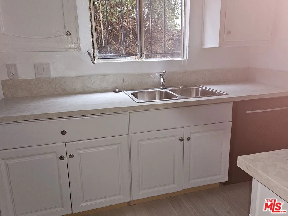 5170 Columbus Avenue #7 Sherman Oaks, CA 91403