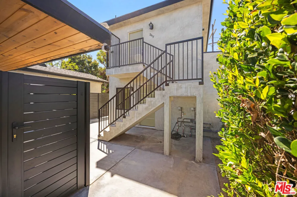 2621 Veteran Avenue Los Angeles, CA 90064