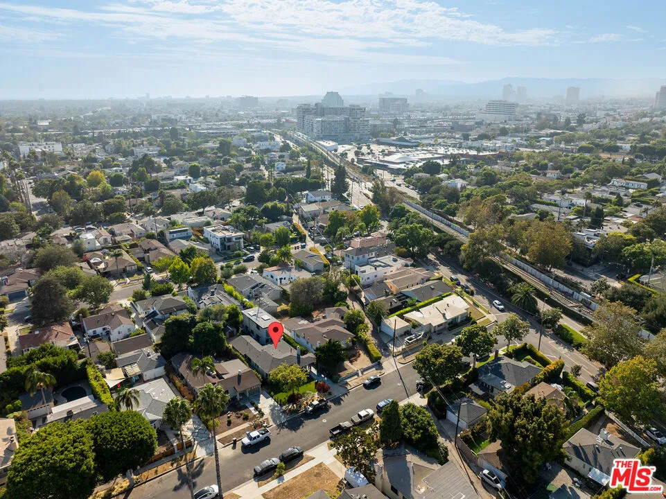 2621 Veteran Avenue Los Angeles, CA 90064
