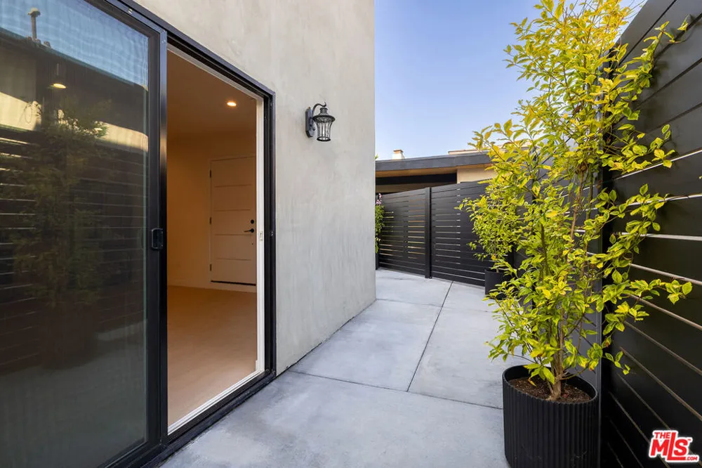 2621 Veteran Avenue Los Angeles, CA 90064