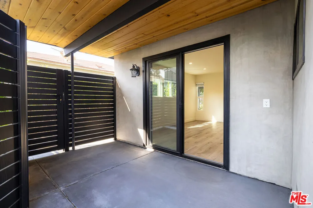 2621 Veteran Avenue Los Angeles, CA 90064