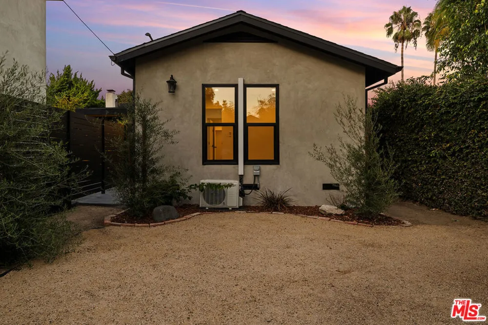 2621 Veteran Avenue Los Angeles, CA 90064