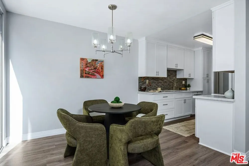 530 S Barrington Avenue #109 Los Angeles, CA 90049