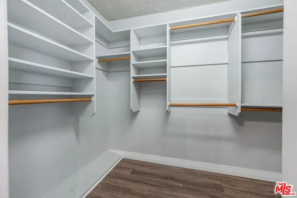 530 S Barrington Avenue #109 Los Angeles, CA 90049