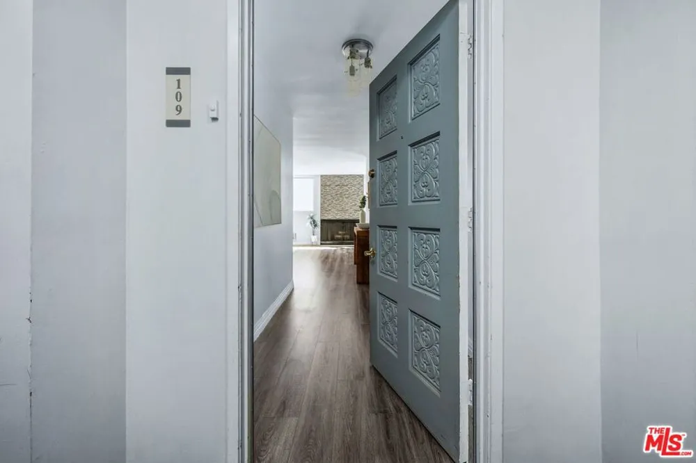 530 S Barrington Avenue #109 Los Angeles, CA 90049