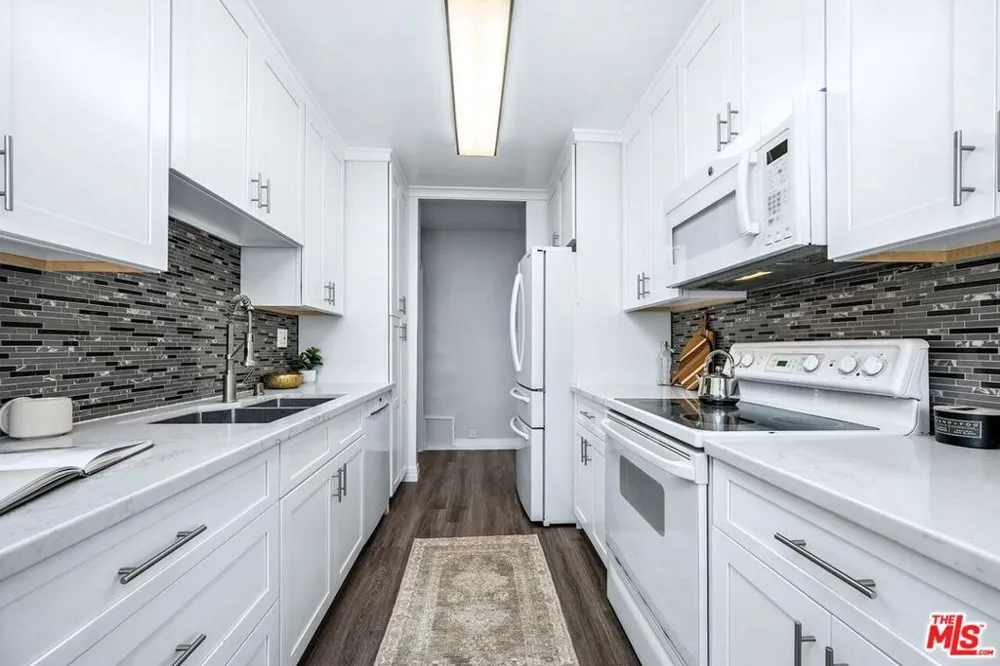 530 S Barrington Avenue #109 Los Angeles, CA 90049