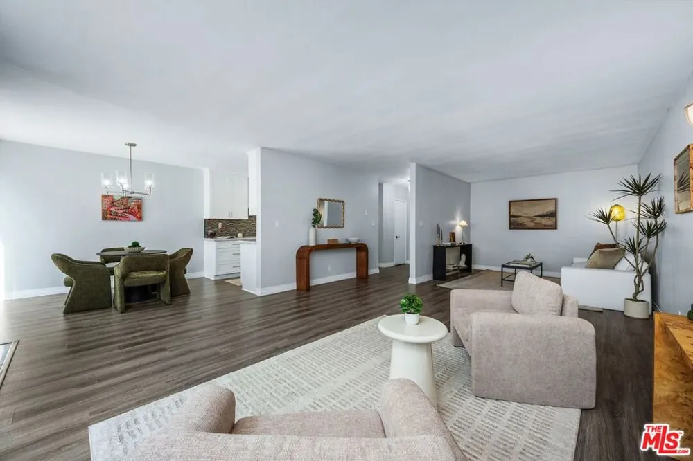 530 S Barrington Avenue #109 Los Angeles, CA 90049