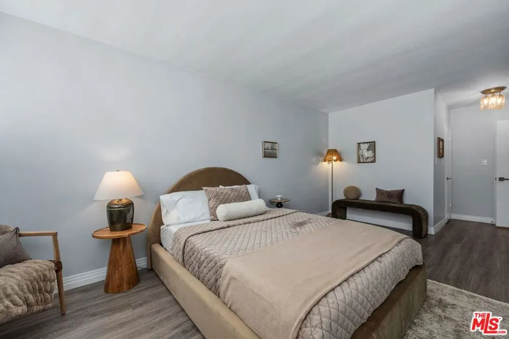 530 S Barrington Avenue #109 Los Angeles, CA 90049