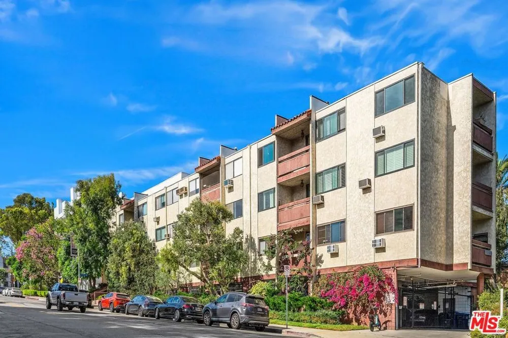 530 S Barrington Avenue #109 Los Angeles, CA 90049