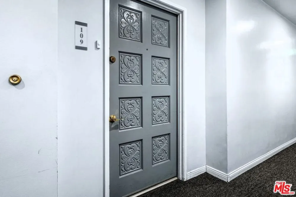 530 S Barrington Avenue #109 Los Angeles, CA 90049
