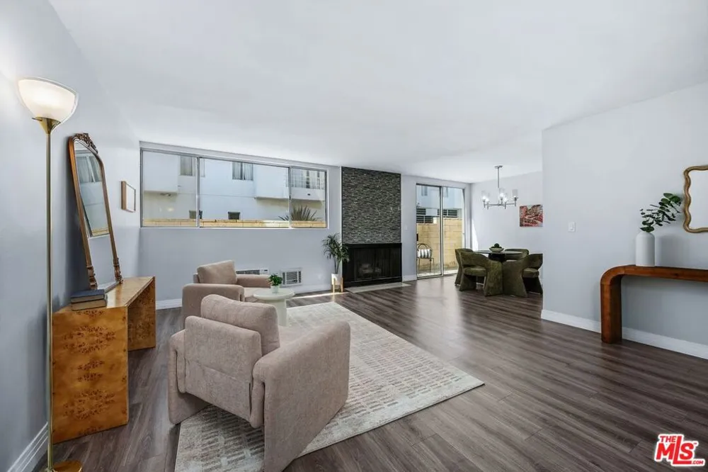 530 S Barrington Avenue #109 Los Angeles, CA 90049