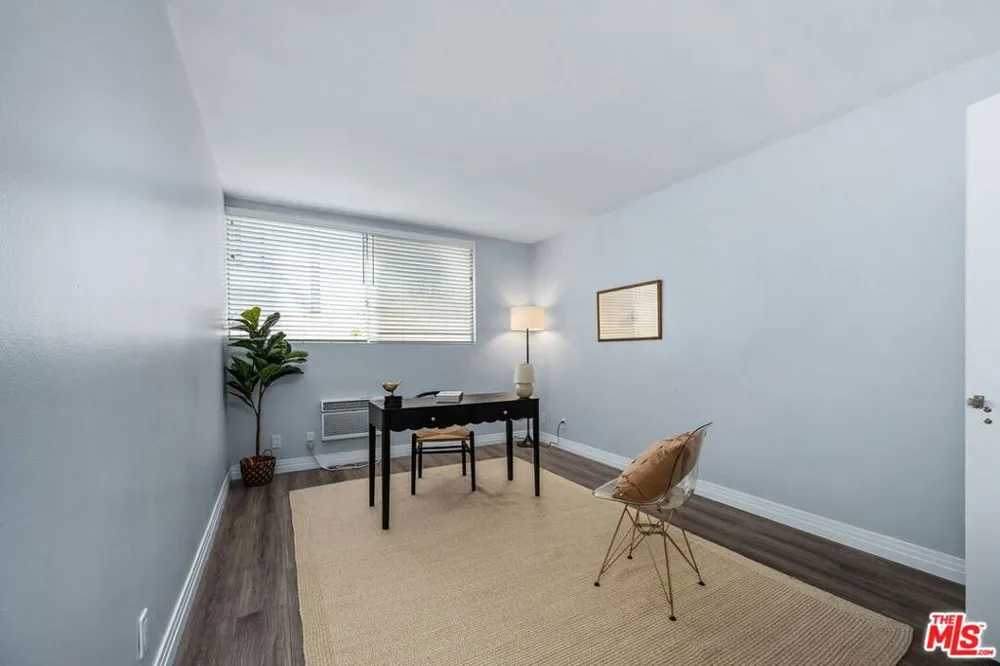 530 S Barrington Avenue #109 Los Angeles, CA 90049