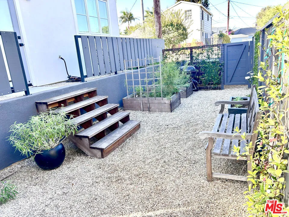 16017 Ysidro Avenue Pacific Palisades, CA 90272