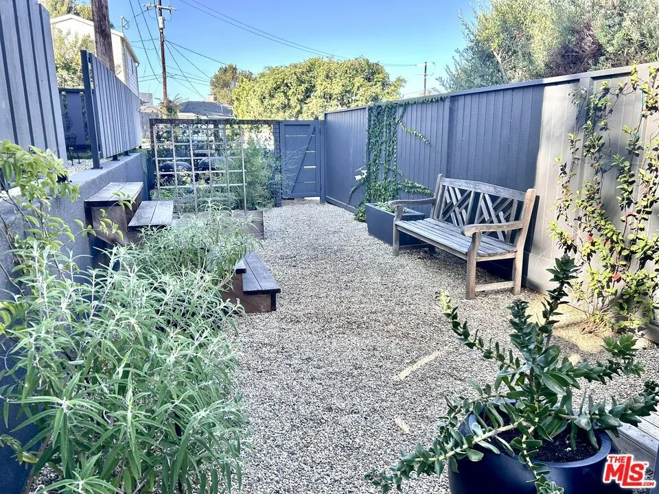 16017 Ysidro Avenue Pacific Palisades, CA 90272