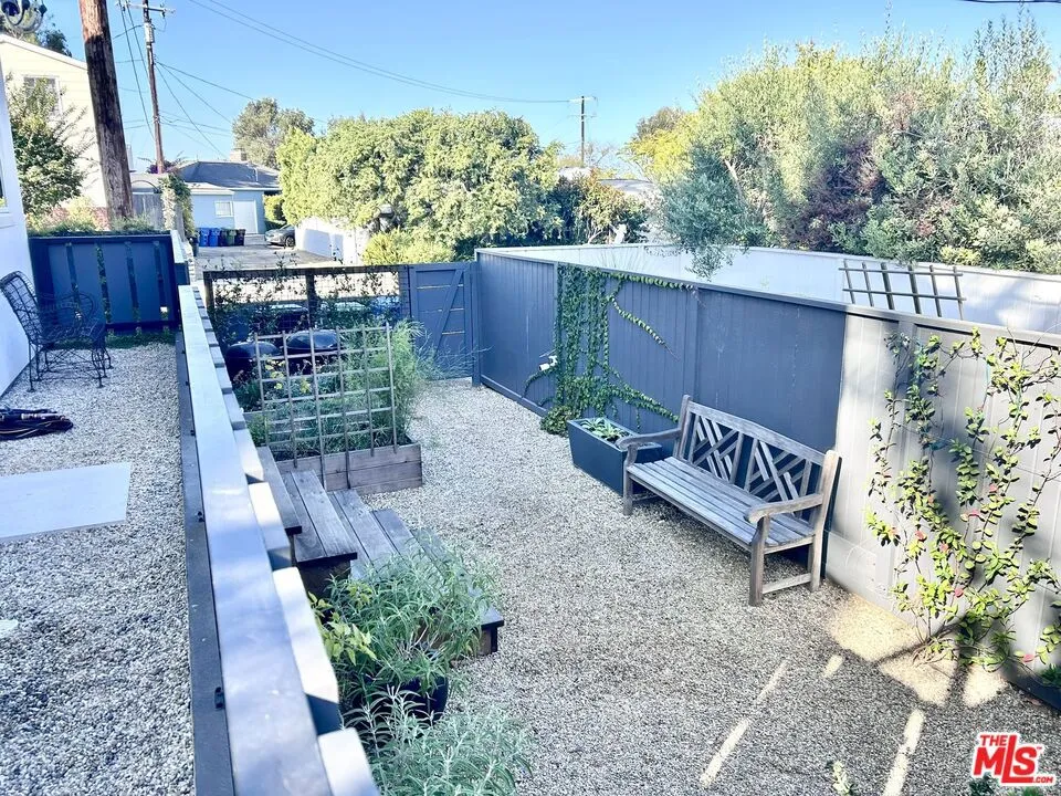 16017 Ysidro Avenue Pacific Palisades, CA 90272