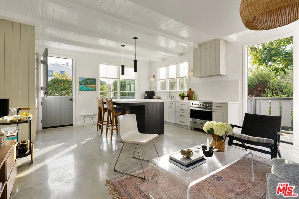 16017 Ysidro Avenue Pacific Palisades, CA 90272