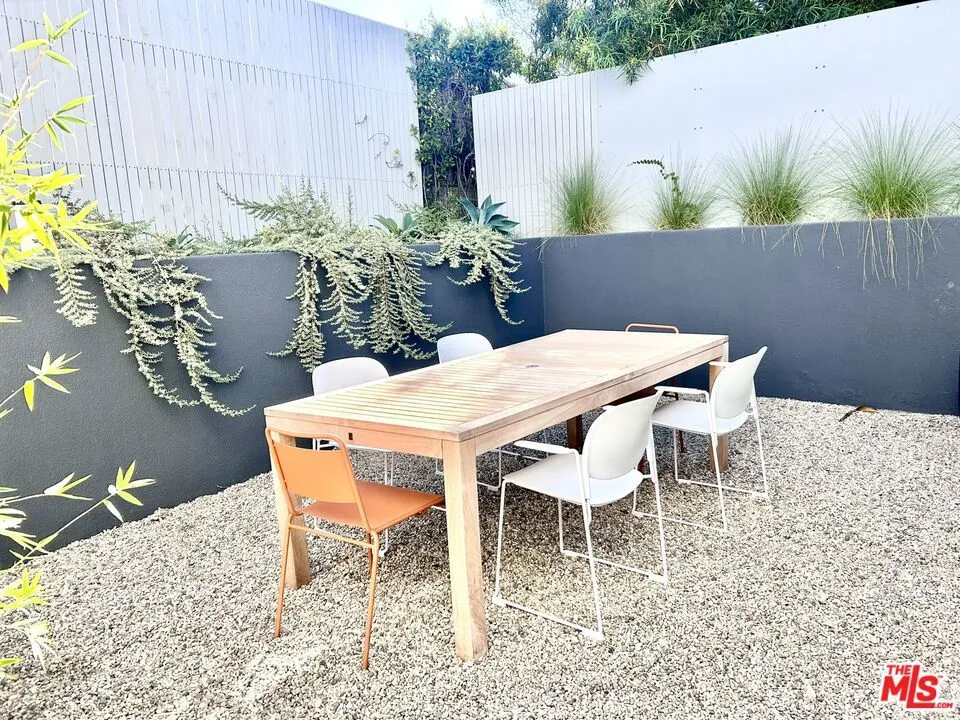 16017 Ysidro Avenue Pacific Palisades, CA 90272
