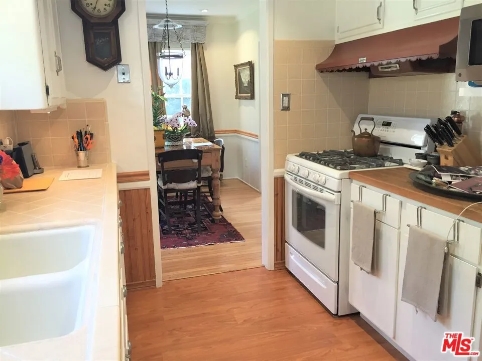 4653 FARMDALE AVENUE Valley Village, CA 91602