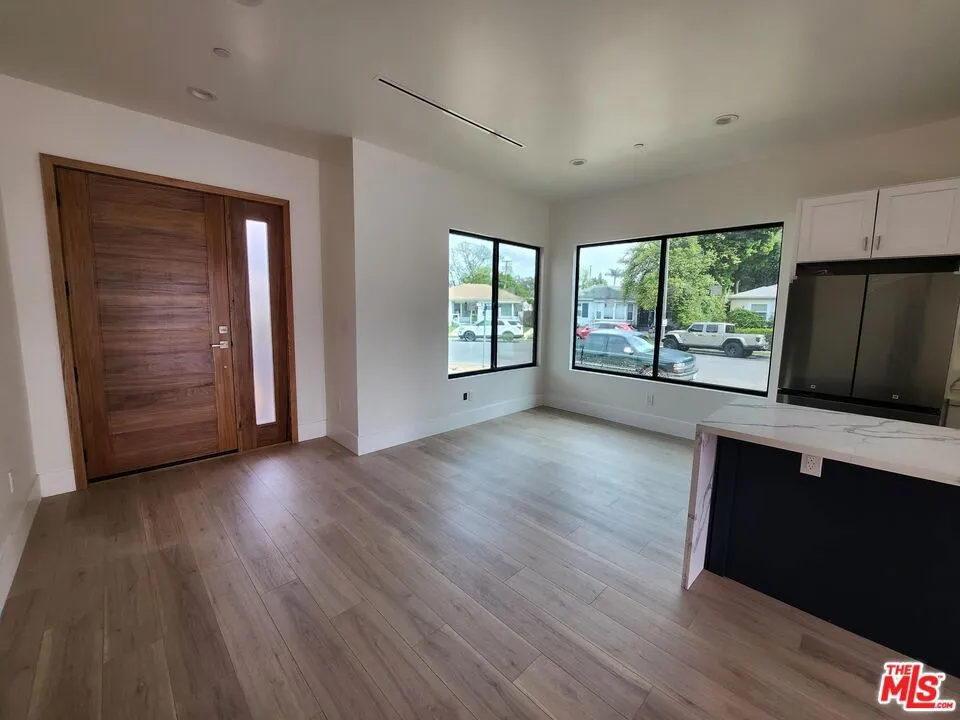 16641 McCormick Street Encino, CA 91436