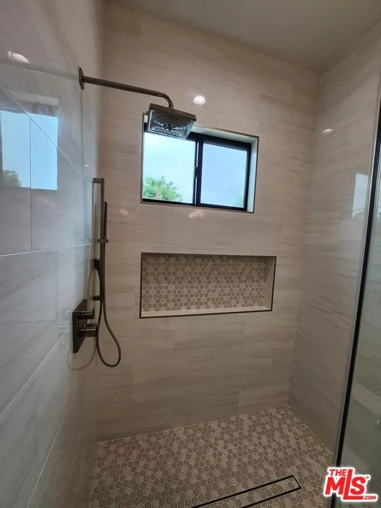 16641 McCormick Street Encino, CA 91436