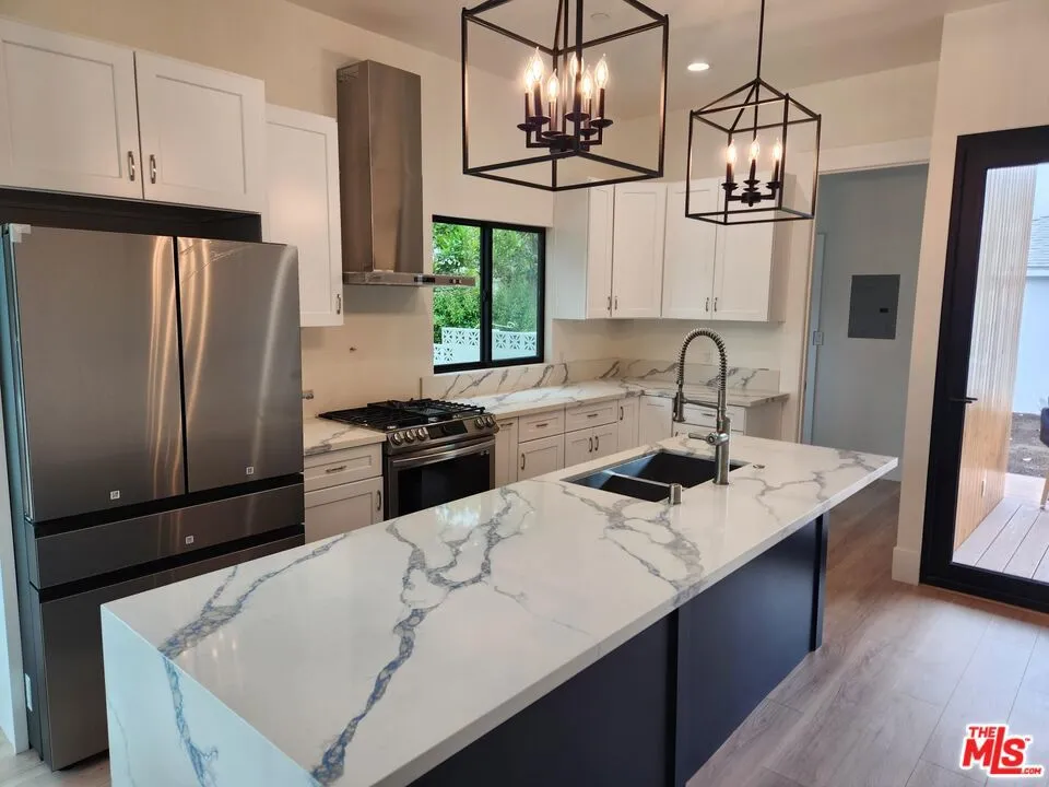 16641 McCormick Street Encino, CA 91436